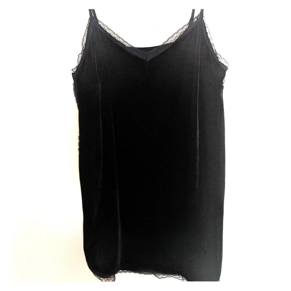 WHO WHAT WEAR Velvet & Lace Tank Top - Picture 2 of 8